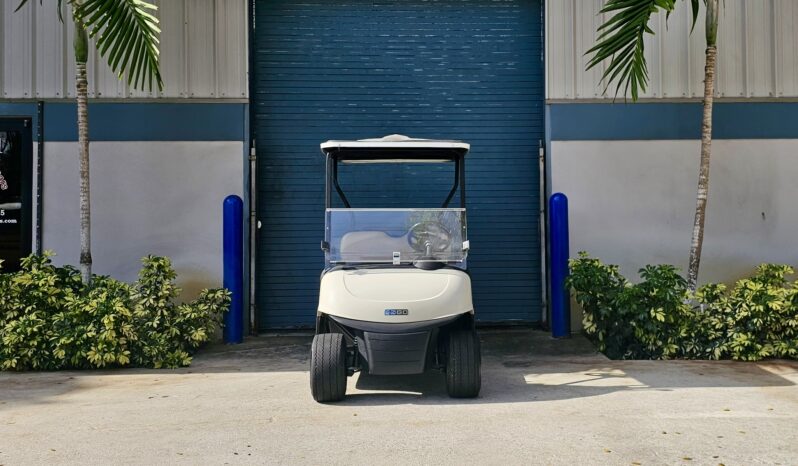 
								Used – 2017 EZGO RXV – Electric – 4 Passenger – White – New Batteries full									