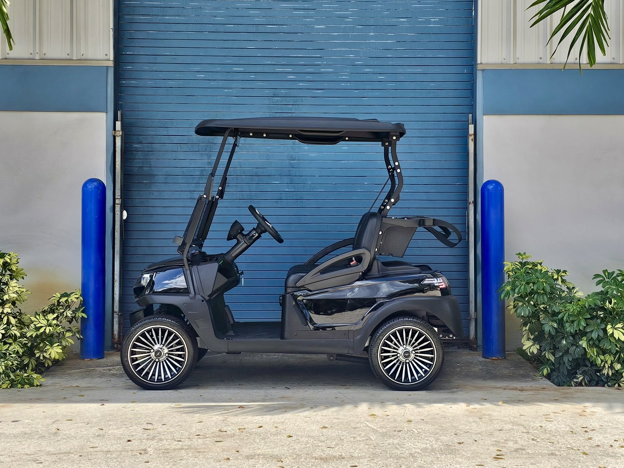 Demo – 2023 Atlas – Lithium – Black Metallic