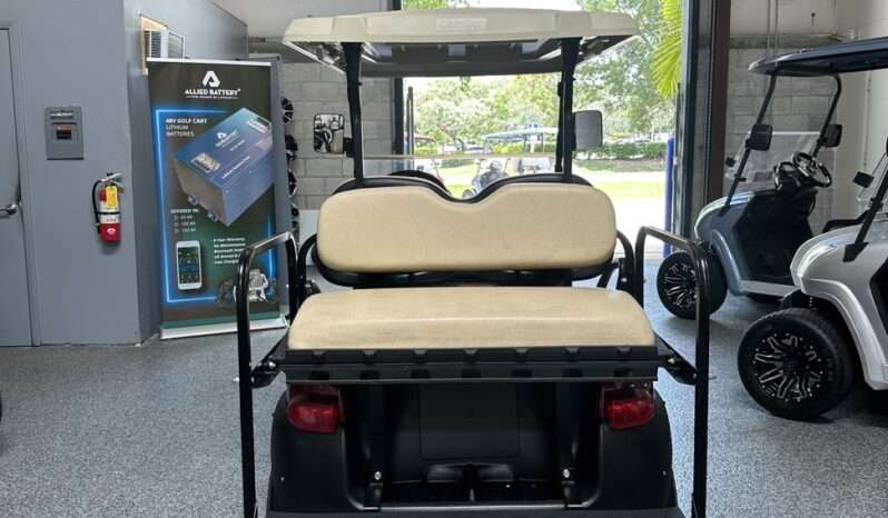 
								Used – 2009 Club Car Precedent – 4 Passenger – Electric – Red – New Batteries full									